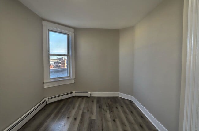 Building Photo - 743 Harrison Ave