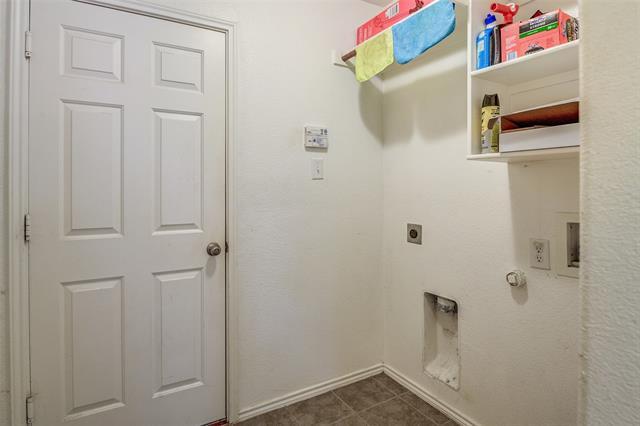 Building Photo - 9948 Fleetwood Dr