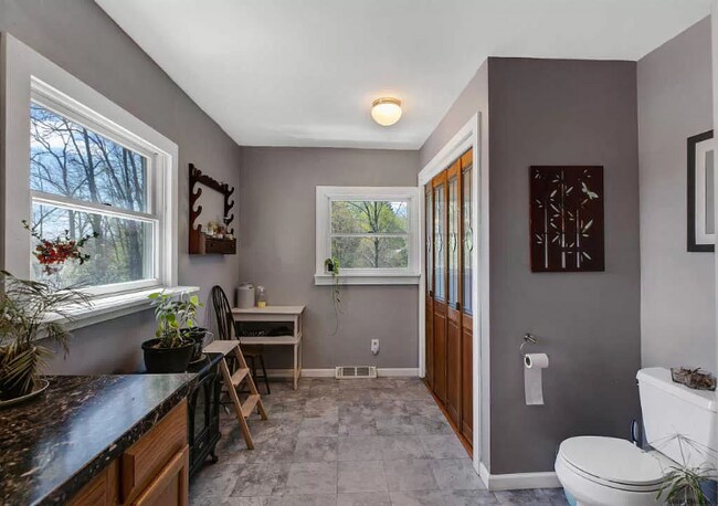 Building Photo - 204 Riverview Rd