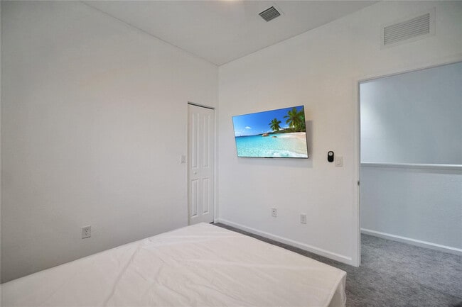 Building Photo - 378 NE 47th Pl