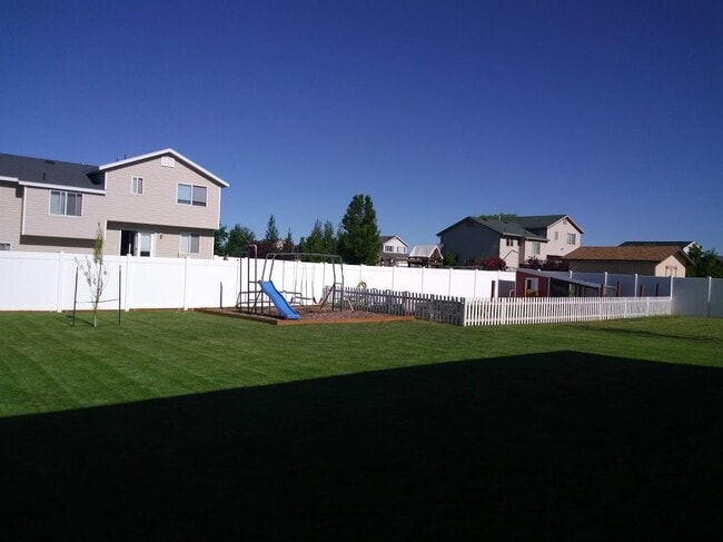 Building Photo - Move-In Ready 5-Bed with Garage, Yard & Up...