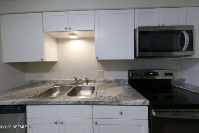 Building Photo - 8338 Knotts Landing Dr E