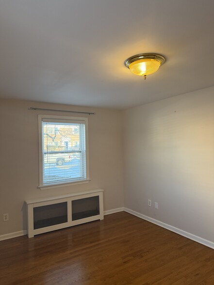 Building Photo - 186 Seaton Rd