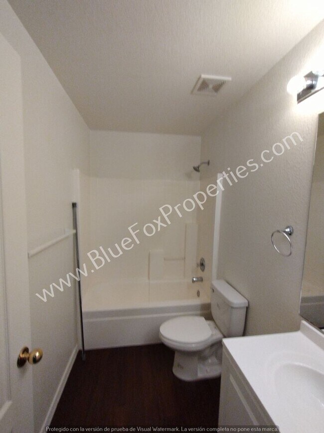 Building Photo - 915 N Silverleaf Oak Pl