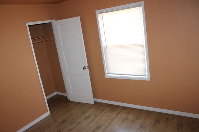Building Photo - 2745 Rollingwood Dr