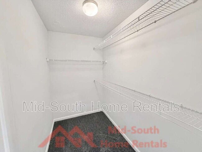 Building Photo - 3942 Chelsea Hill Dr