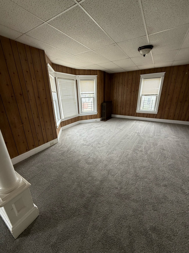 Building Photo - 320 Lincoln St