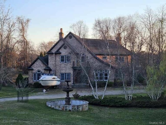 Building Photo - 9 Locust Woods Dr