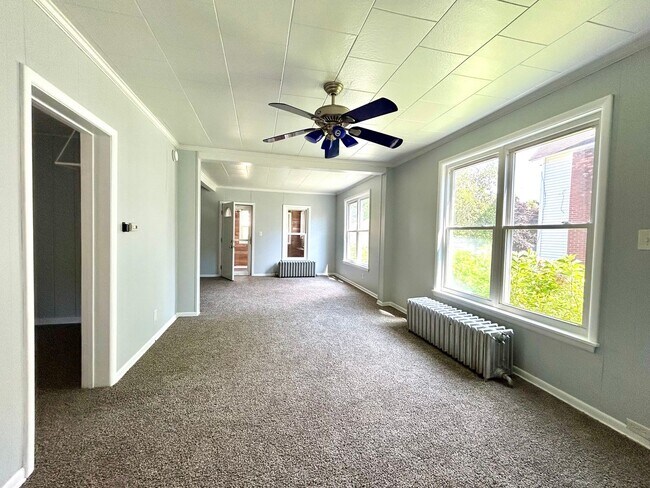 Building Photo - Spacious 4-Bedroom Home Near College Hill & Highland Park