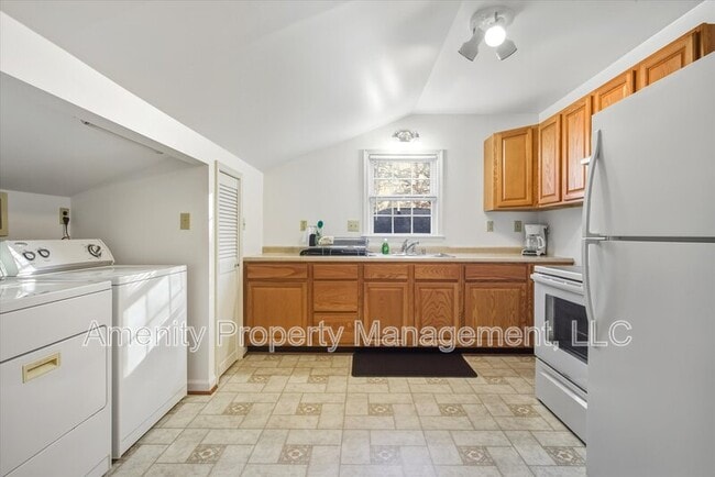 Building Photo - 121 Yorkshire Dr