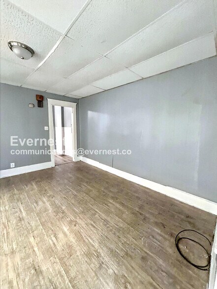 Building Photo - 2213 E 82nd St