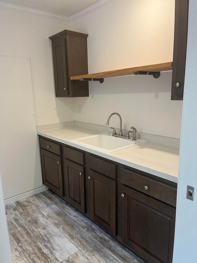 Laundry Room - 4037 Tower Rd