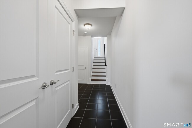 Building Photo - 15 Moorland Dr