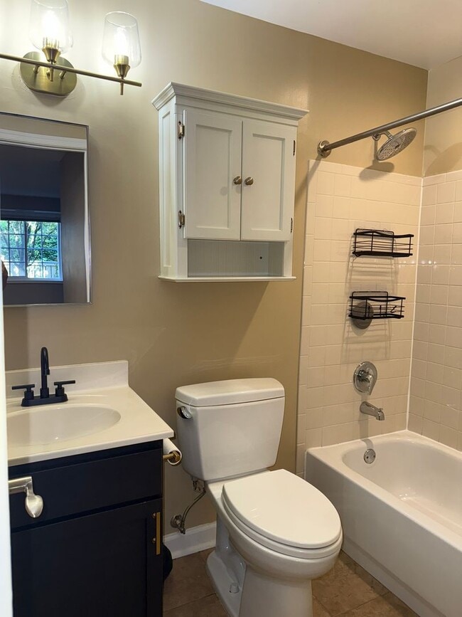 Building Photo - Large, Luxurious 2 Bedroom 2 Bath at Parks...