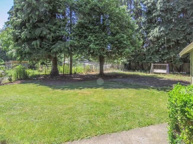Building Photo - 2 Bedroom Cottage with in walking distance...