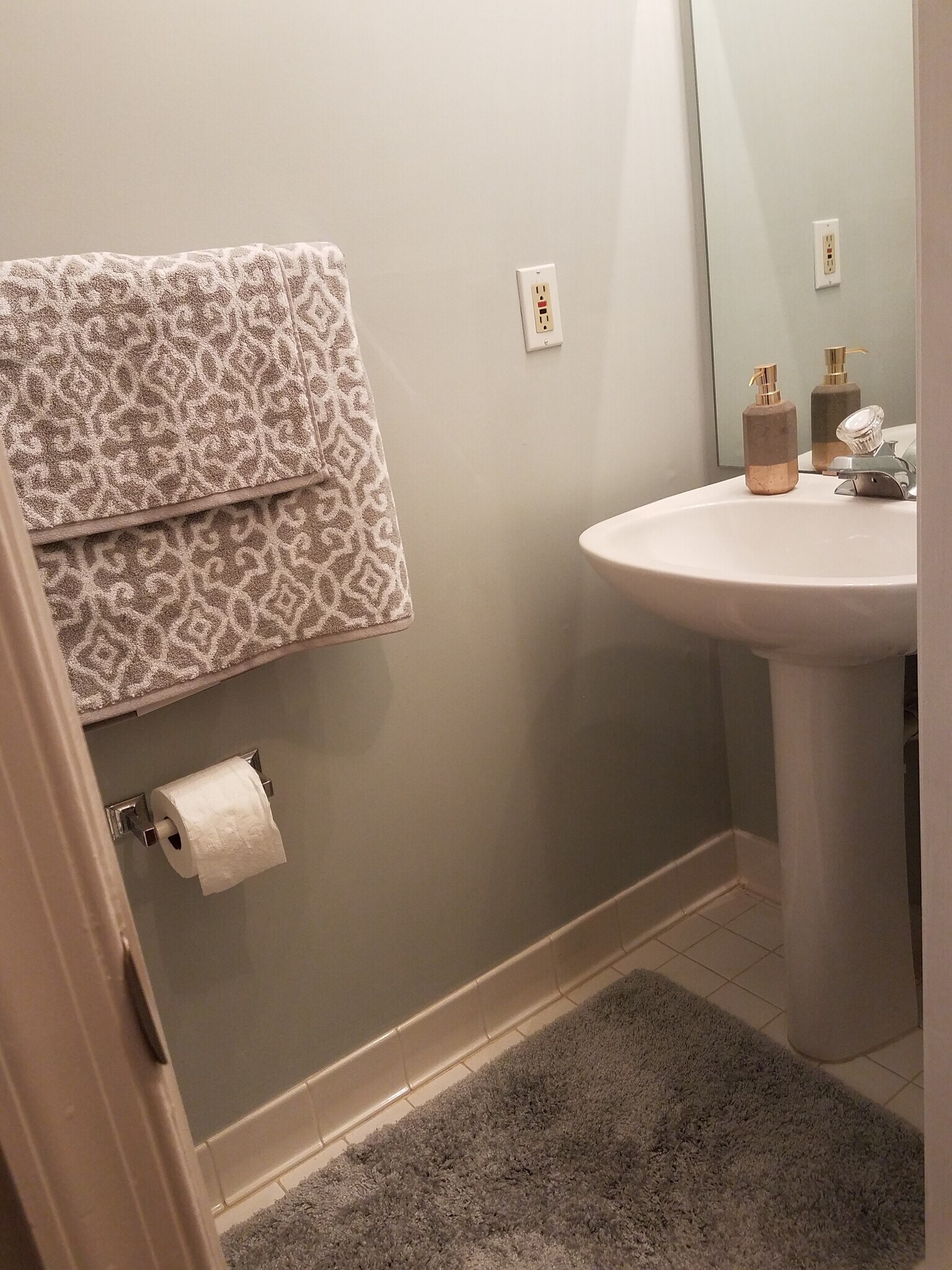 Building Photo - 1701 Lake Shore Crest Dr