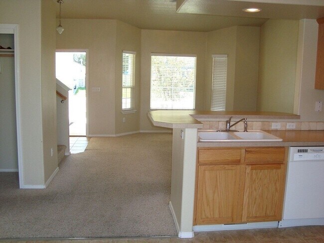 Building Photo - Beautiful two story home in Weston Pointe