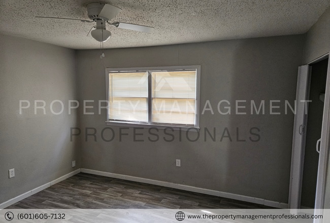 Building Photo - 1324 Marydale Dr