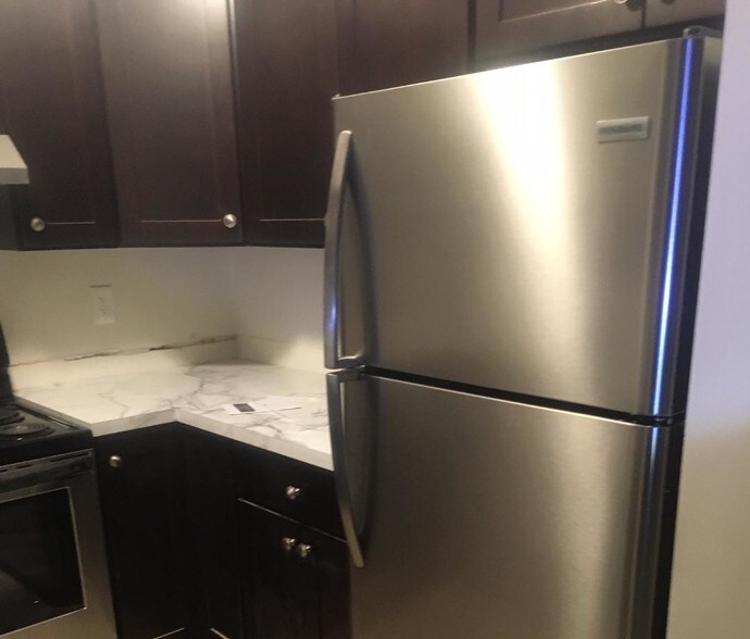 Building Photo - 245 Colonial Ave