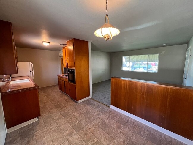 Building Photo - Single story one bedroom unit with covered carport!