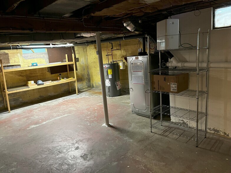 Building Photo - 35 Hastings Ave