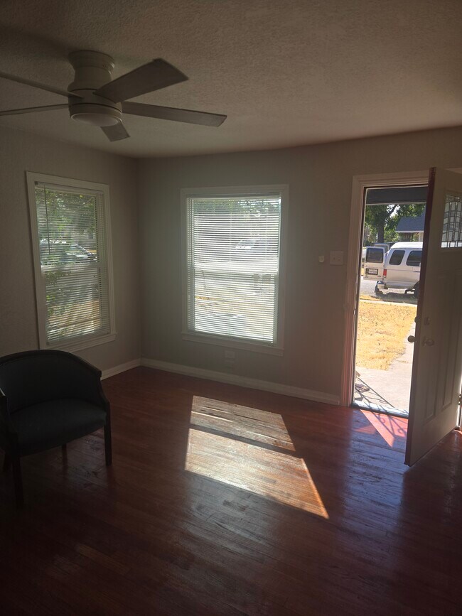 Building Photo - 3101 Fadal Ave