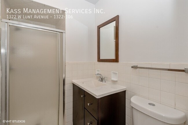 Building Photo - 1322 W Lunt Ave