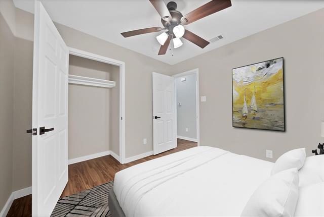 Building Photo - 824 E Prairie View Rd