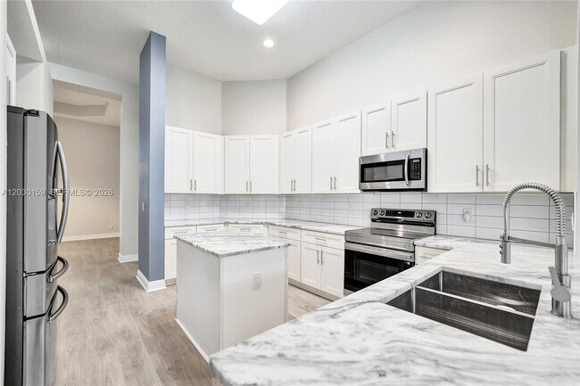 Building Photo - 6334 SW 192nd Ave
