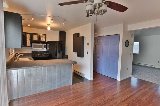Building Photo - Townhouse in Highspire