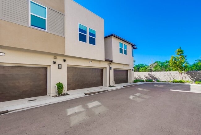 Building Photo - Mira Mesa 3 Bedroom Townhome!