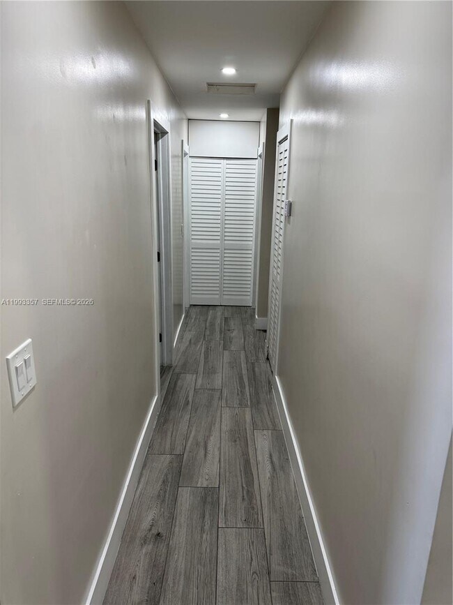 Building Photo - 1050 W 37th St