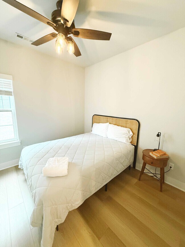 Building Photo - 1530 W Cato Springs Rd