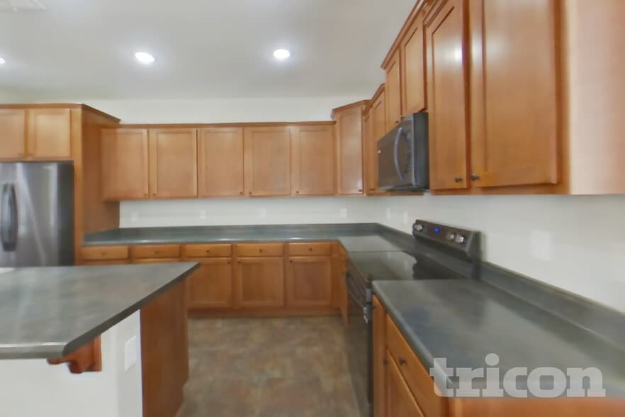 Building Photo - 4930 E Del Rio Dr