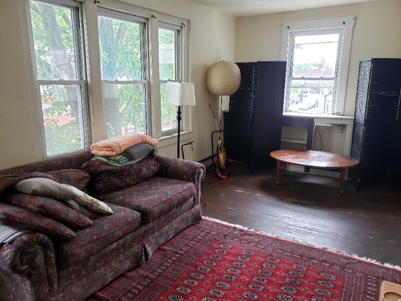 Building Photo - 309 W Beaver Ave