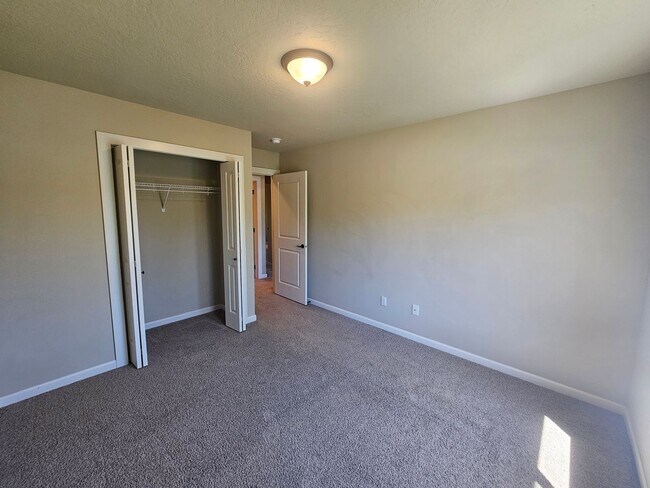 Building Photo - Beautiful Updated Home