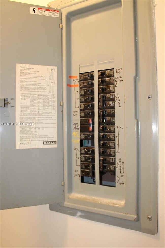 Building Photo - 6651 Custer St