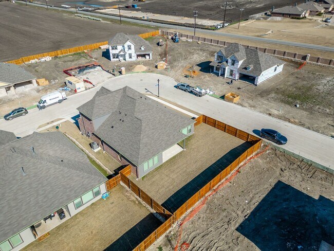 Building Photo - Almost New, Modern Look 4 Bed 3 Bath House...