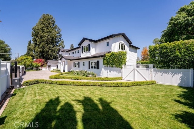 Building Photo - 20701 Dumont St