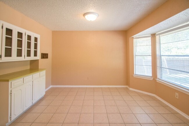 Building Photo - Charmer in Arlington