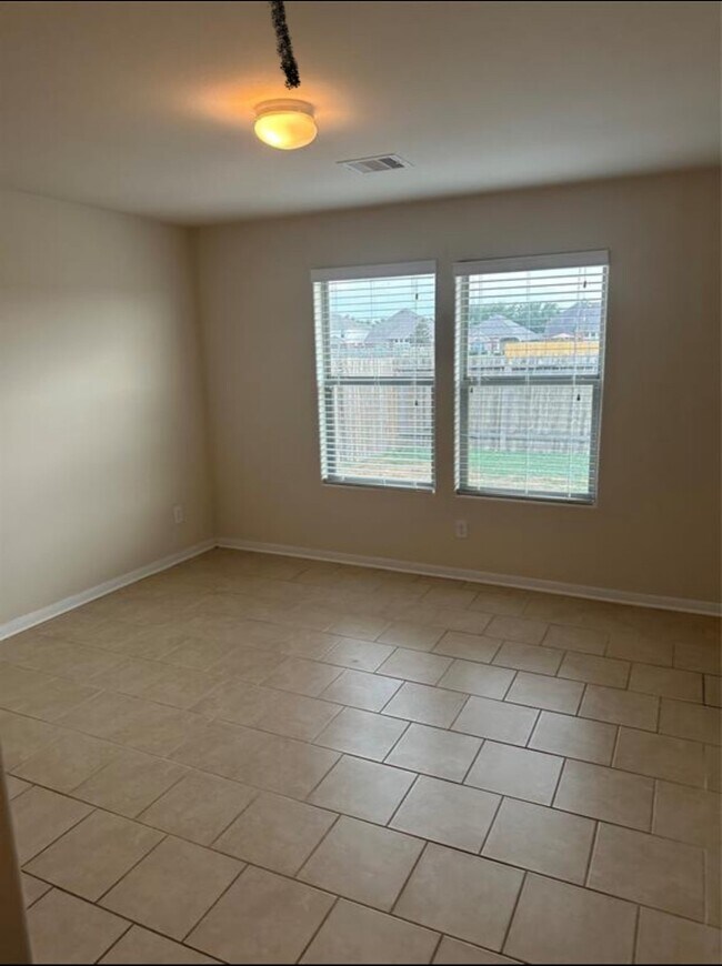 Building Photo - 20139 Linden Spruce Ln