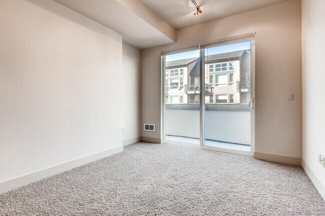 Building Photo - 7800 Plaza Condominiums ~ Mercer Island