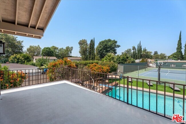Building Photo - 6443 Matilija Ave