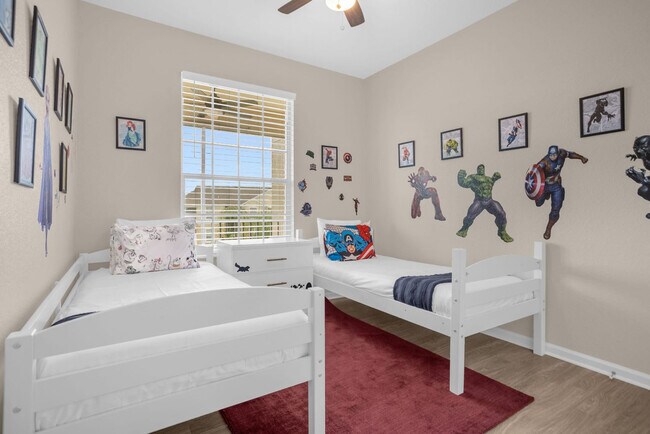 Building Photo - 2307 Silver Palm Dr