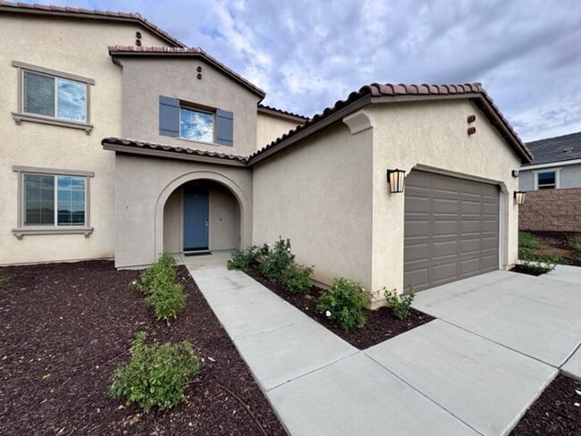Building Photo - Spacious 4 Bedroom Home for Lease in Winch...