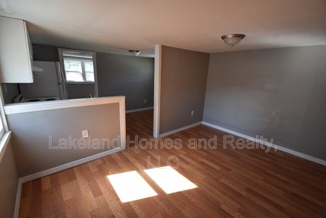 Building Photo - 1060 E Wabash St