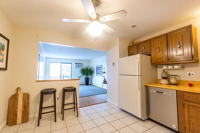 Building Photo - 23 Country Club Dr