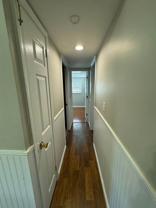 Building Photo - Arch Street Gem!