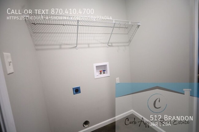 Building Photo - Move in special $800!!  Beautiful 3 bed / ...