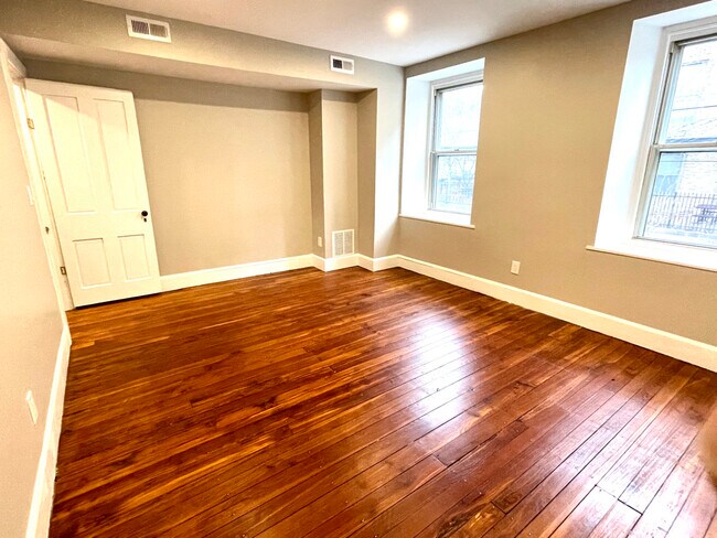 Building Photo - 4680 Umbria St